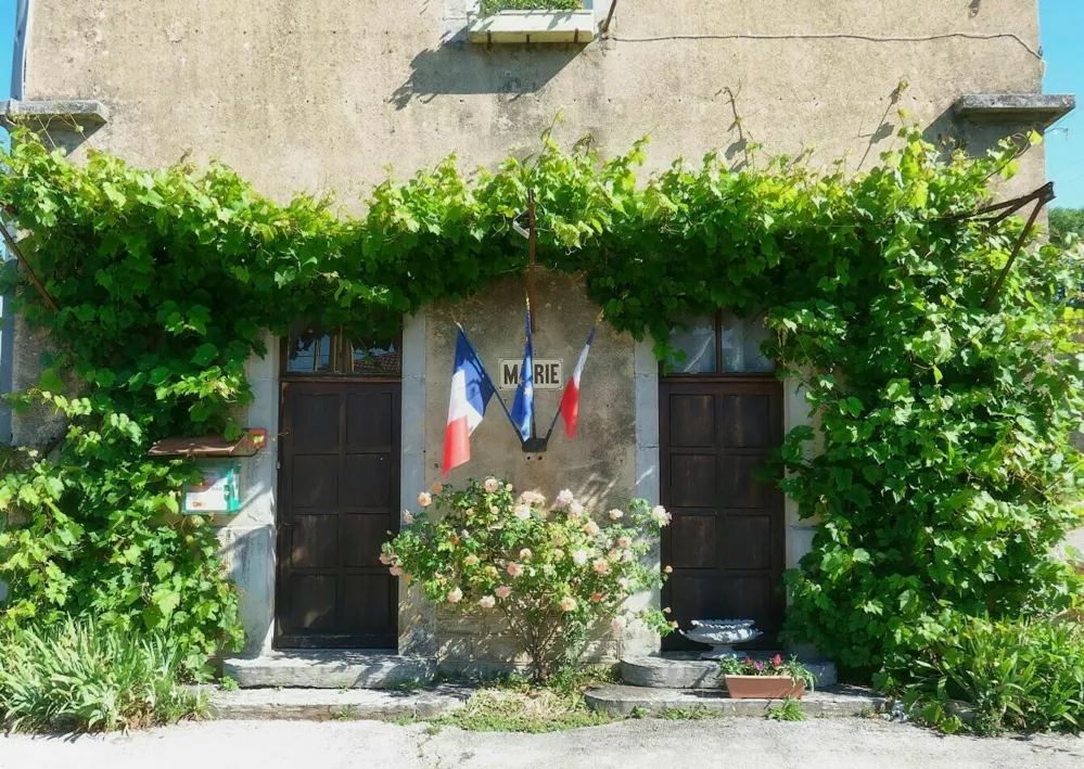 Le secrétariat de la mairie vous accueille les mardi et jeudi et le Maire le samedi matin 